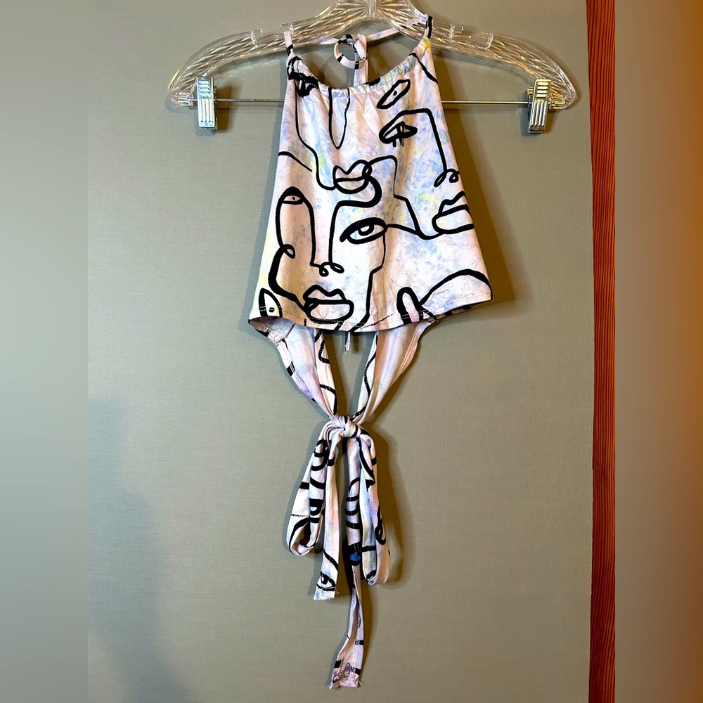 Summer chic halter crop top tie dye face print o/s